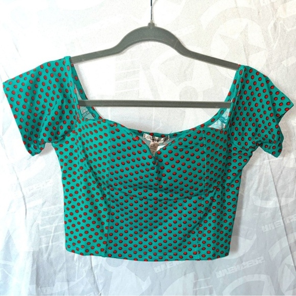 Diva Apparel Juniors Teal and Pink Polka Dot Half/Cropped Shirt Size Medium NWOT